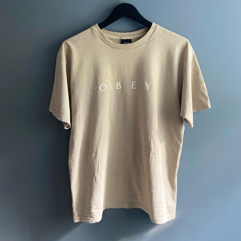 Classic Fit Obey T-Shirt Medium Unisex Sand Cotton